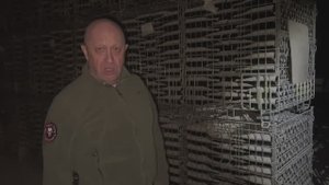 ??⚡Евгений Пригожин показал завод шампанских вин в Бахмуте накануне его передачи Минобороны РФ.⚡