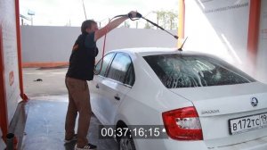 Помыть машину за 80 рублей на мойке самообслуживания Lейка