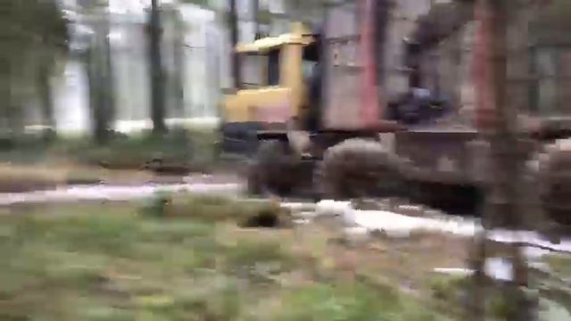 Tatra 815 8x8 в лесу смотреть онлайн