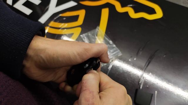 разбор выкидного ключа Volkswagen Skoda смотреть онлайн