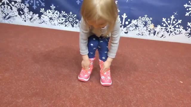 ЛОБ, ПЛЕЧИ, БЕДРА И ПАЛЬЦЫ - ПЕСНЯ-ЗАРЯДКА ДЛЯ ДЕТЕЙ смотреть онлайн