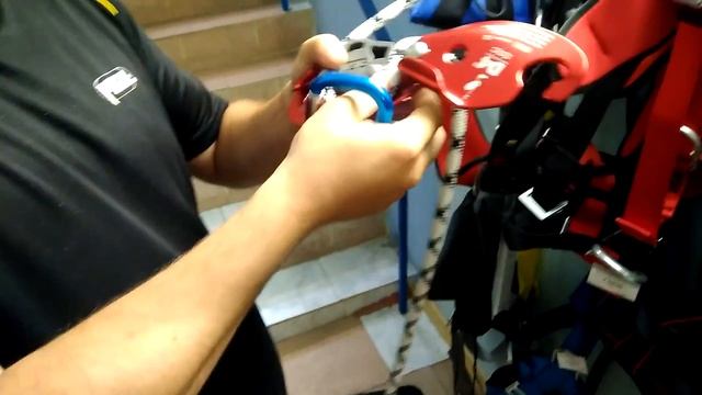 Спусковое устройство ISC D4 Rescue Descender смотреть онлайн