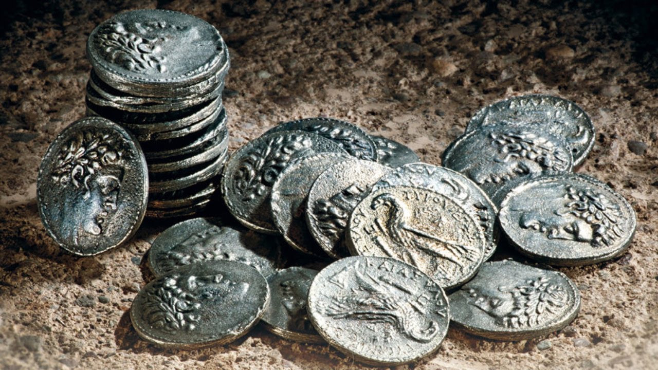 Pieces of history. 30 Сребреников (30 monedas). 30 Серебренников Иуды. Иуда 30 сребренников. 30 Серебряных монет Иуда.