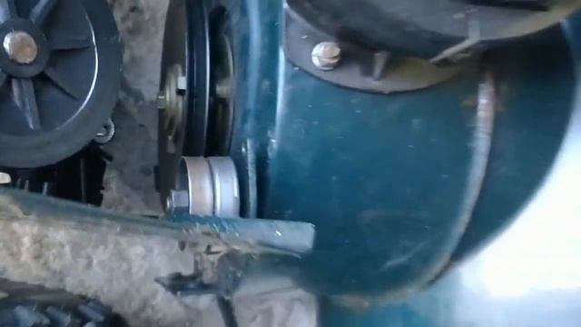 Снегоуборщик Craftsman 88700 Замена, порвавшегося ремня. привода шнека.