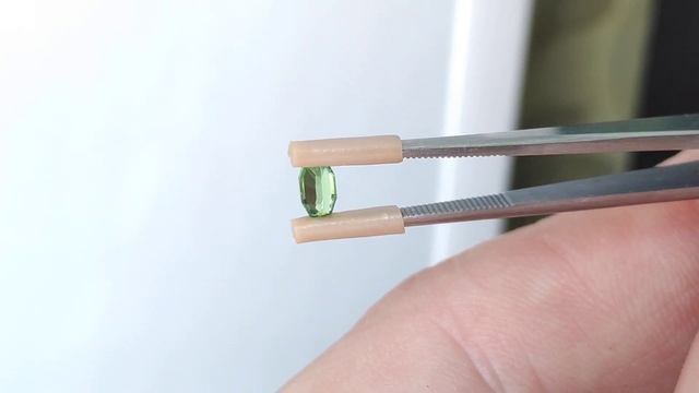 Натуральный гранат цаворит 0,20 карат