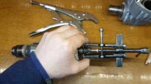 Штроборез Makita Sg150, снятие шестерни с вала