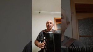 Бабушка рядышком с  дедушкой.