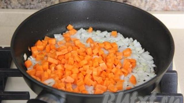 Куриная печень с гречкой на сковороде