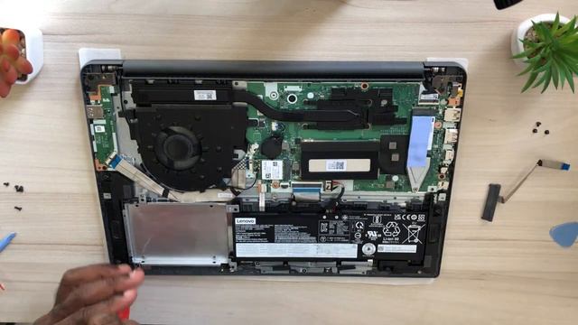 Lenovo ideapad 3 AMD Ryzen 5 5500U | Instalação de Cabo SATA e HD смотреть онлайн