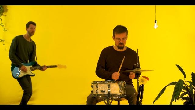 Domino - Come on Hero смотреть онлайн