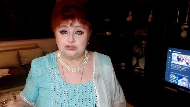 Опять новый наряд. Идём ужинать в кафе. смотреть онлайн