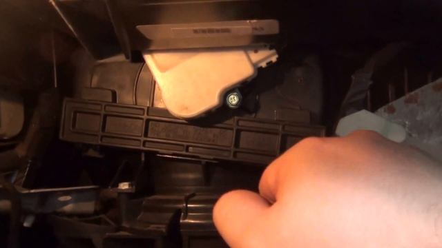 замена салонного фильтра explorer v смотреть онлайн