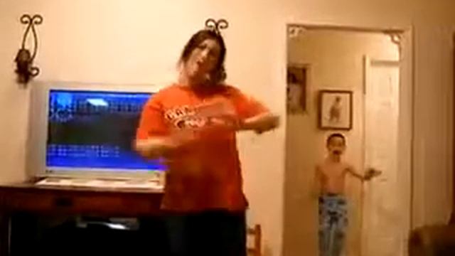 Брат помогает сестре танцевать смотреть онлайн