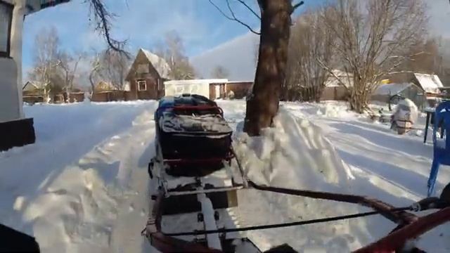Чистим снег на участке с помощью мотособаки и волокуш! смотреть онлайн