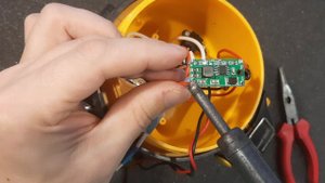 Контроллер заряда li ion аккумулятора.  Модернизация фонаря.