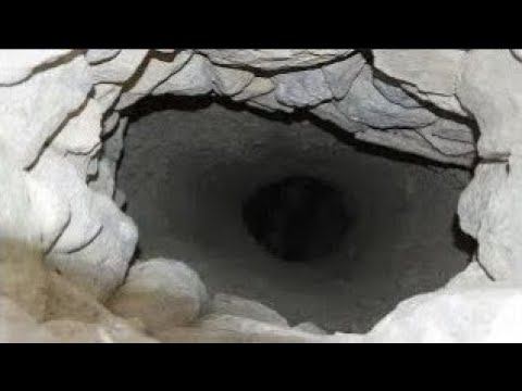 Посмотри на эти странные отверстия в земле — как думаешь, что это такое?