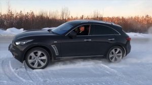 Зимой Infiniti FX50S неуклюжий.