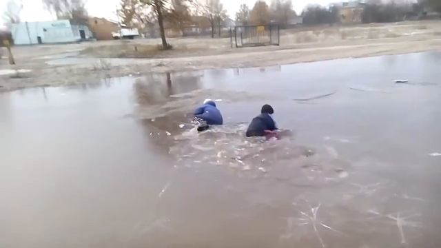 провал под лед смотреть онлайн