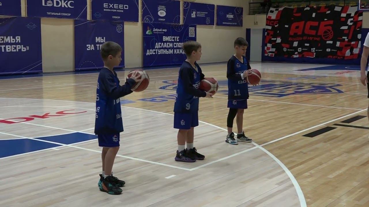 Управление. Вращение мячом в руках смотреть онлайн