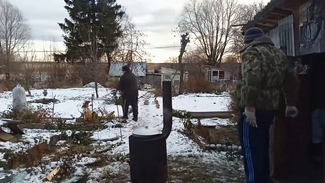 КАРТОШКА ПО ДЕРЕВЕНСКИ в казане на костре в самой деревне у папы. смотреть онлайн