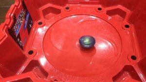 Играем в бэй блейд берст !