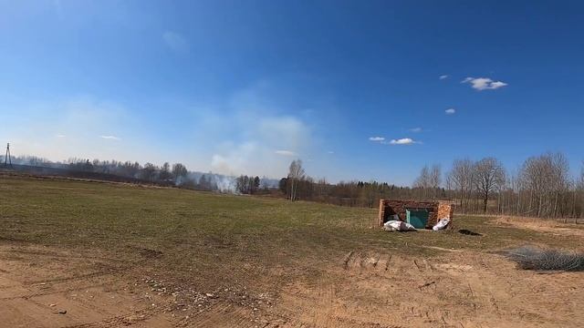 Приехала пожарная машина. Посадил деревья. [Жизнь в деревне]