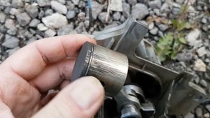 Косилка husqvarna заклинил двигатель. Задиры на поршне.