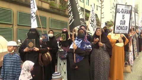 Мусульмане в разных странах призывают правительство Швеции извиниться за сожженный Коран