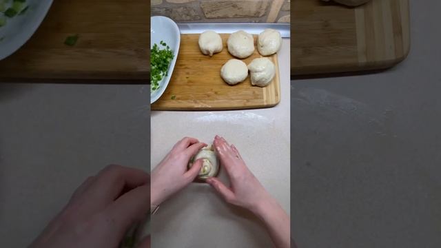 Катлама с зеленым луком! Слоеная лепешка на сковороде. Дальше вкуснее. Подписывайся!