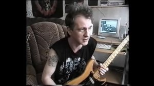 Умел ли Юрий Хой(Сектор Газа) играть на электрогитаре?