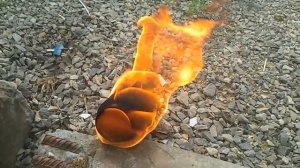 горение бензина в жестяной банке из под спрайта