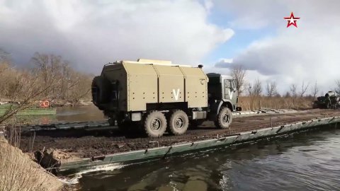 Опубликованы кадры преодоления водной преграды подразделениями ВС РФ в ходе спецоперации на Украине
