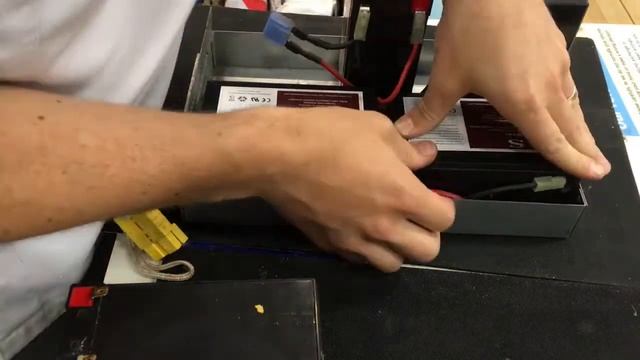 UPS Battery Replacement - APC Smart UPS 1500 смотреть онлайн