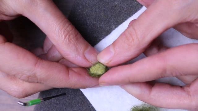 КАК СВАЛЯТЬ СЕРЬГИ АВОКАДО из шерсти дома мастер класс  #валяние #сухоеваляние #валяниеизшерсти