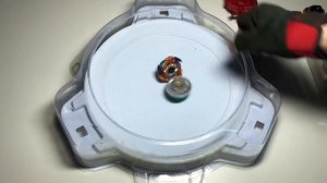 ЗАПУСКАЮ ФАФНИРА Ф4 РУКОЙ!!! КОМУ ПРОИГРАЛ? ИГРАЮ С ДЖОННИ / Бейблэйд Бёрст / Beyblade Burst