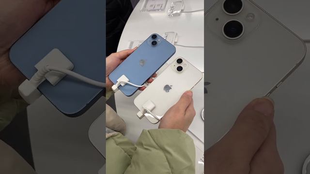 iPhone 14 Plus vs iPhone 14 смотреть онлайн