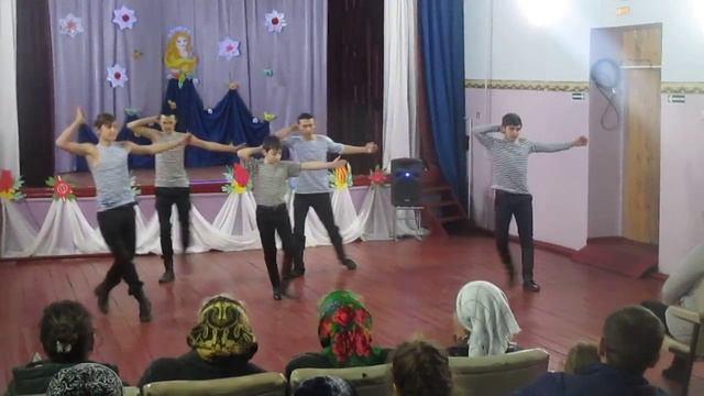 горячие парни выпускной класс смотреть онлайн