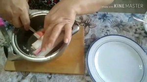 Закуска: фаршированные крабовые палочки.