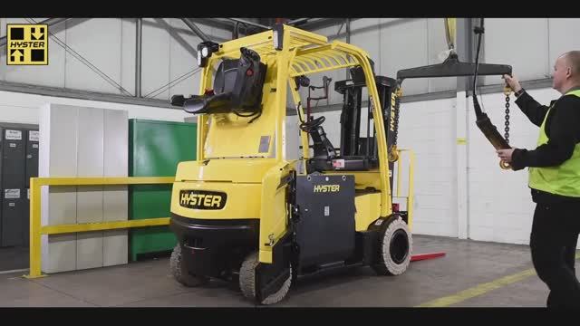 Вертикальное извлечение батареи из 3-тонного электропогрузчика Hyster