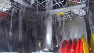 КАК МОЕТ ПОСУДОМОЕЧНАЯ МАШИНКА / ПОСУДОМОЕЧНАЯ МАШИНА BOSCH SMS24AW01R ВИД ИЗНУТРИ #AReviCom