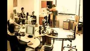 Так снимают стресс офисные работники!
