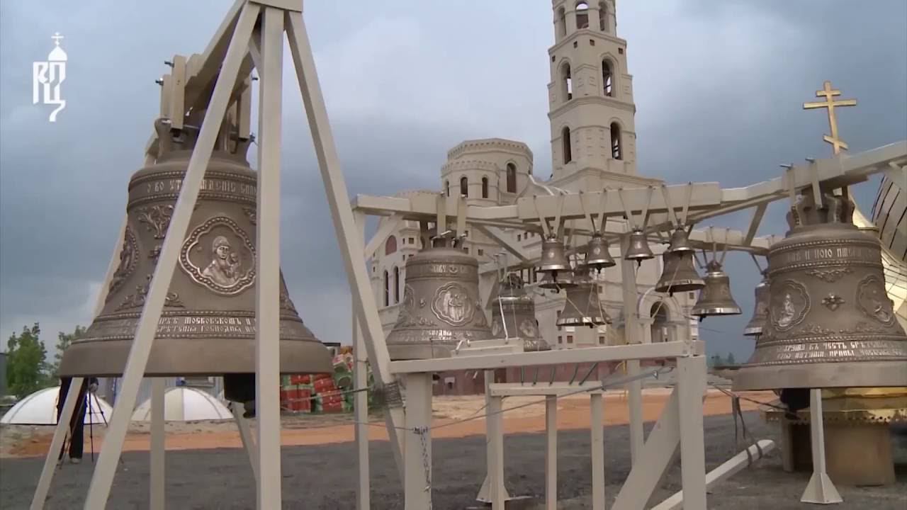 Патриарх Кирилл освятил колокола и купола в поселке Вятский Посад смотреть онлайн