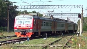 Скрещение электропоездов ЭД9Э-0010 и ЭП3Д-0096 на станции Ройка
