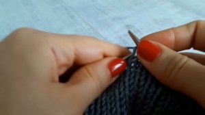 Как связать стильную мужскую шапку спицами