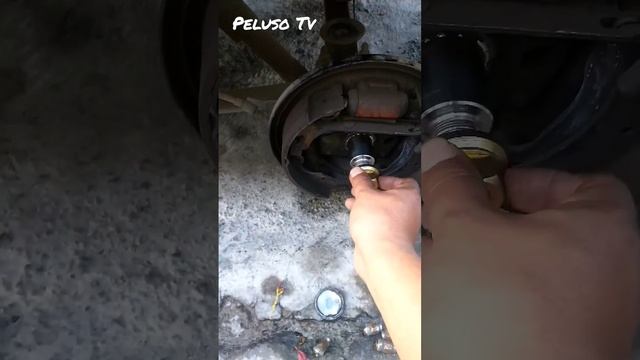 Ten cuidado con las tuercas de las masas traseras de la Ford Courier y Ikon si son de cuadritos