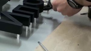 Изготовление вывески с контражурной подсветкой