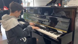 Мальчик Артём потрясающе играет на пианино Yamaha JX113T 🎹