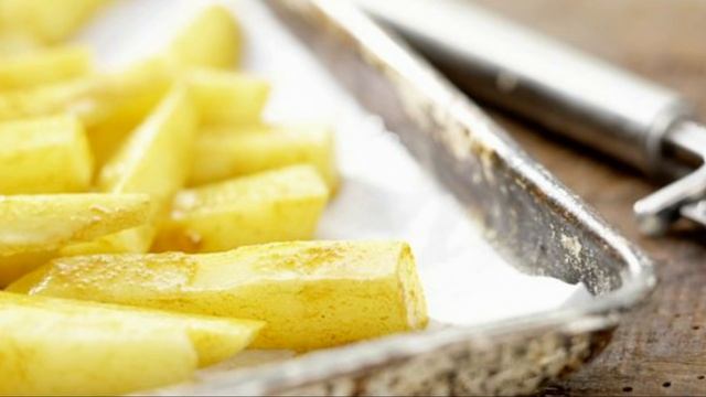 Картофель брусочками в духовке. Хрустящий запеченный картофель