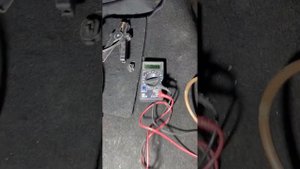 220 Мерседес садится аккумулятор нет звука магнитофона .