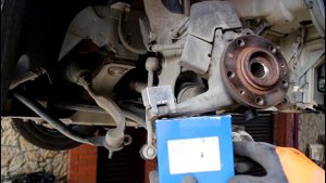 Замена передней нижней шаровой опоры Peugeot 407 1,8 Пежо 407 2005 года